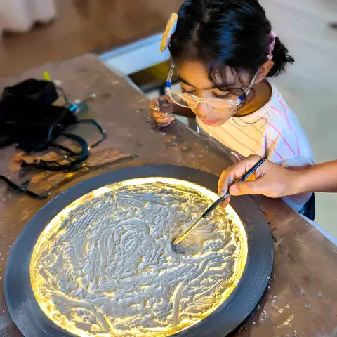 Beginner-friendly art experience.
